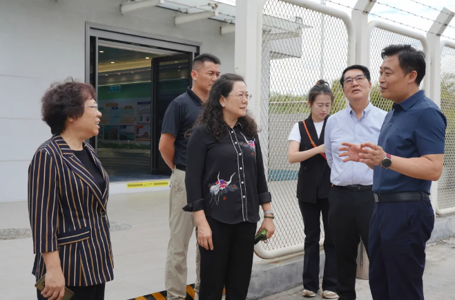 江门市政协副主席汤惠红一行到东莞港务集团调研