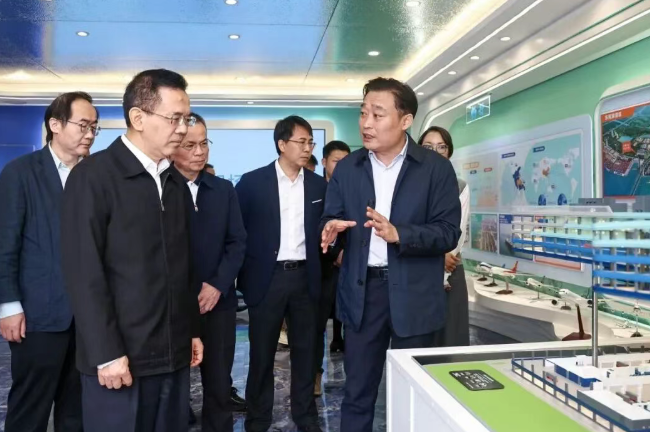 骆招群带队到东莞港务集团督导服务市重大项目建设